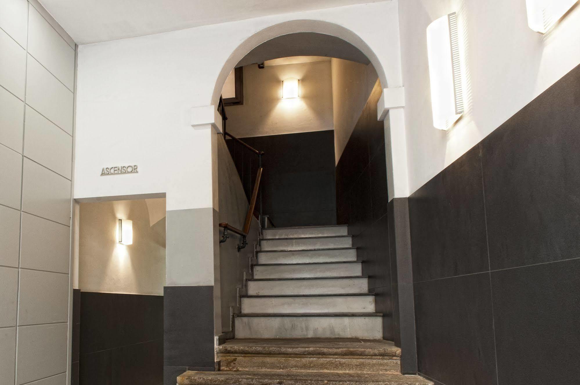 Mh Apartments Liceo Барселона Екстер'єр фото