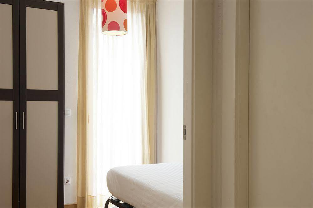 Mh Apartments Liceo Барселона Екстер'єр фото
